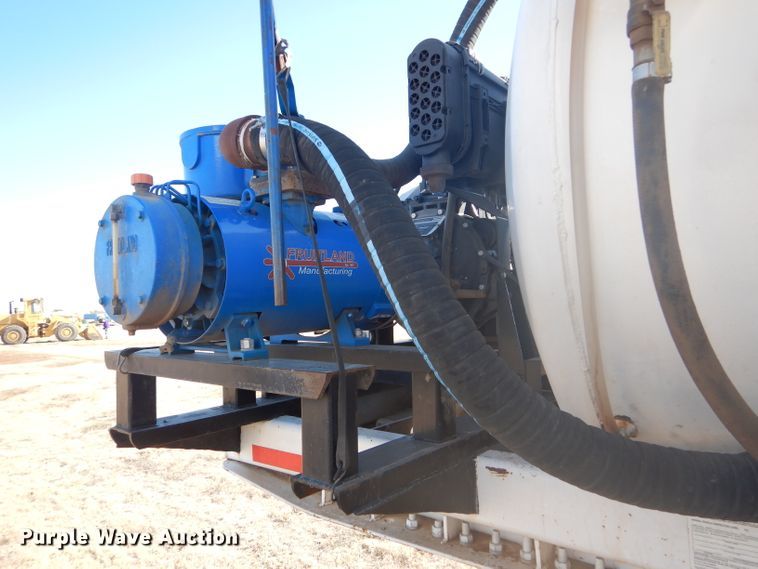 image for item DG0290 2015 KC trailer KC130 vacuum trailer