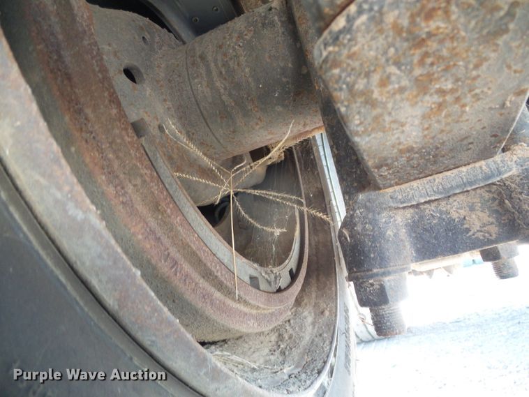 image for item DG0308 2001 Fontaine FLT735 drop deck equipment trailer