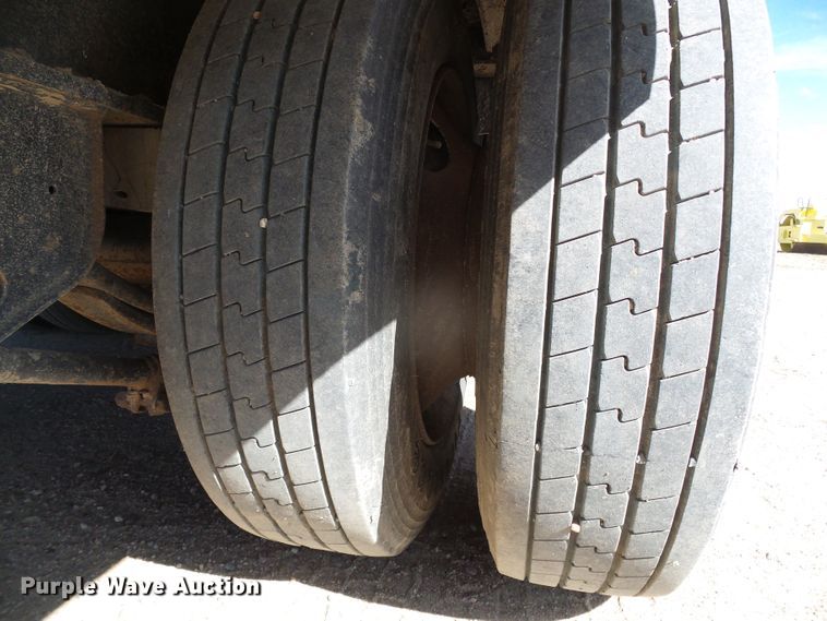 image for item DG0308 2001 Fontaine FLT735 drop deck equipment trailer