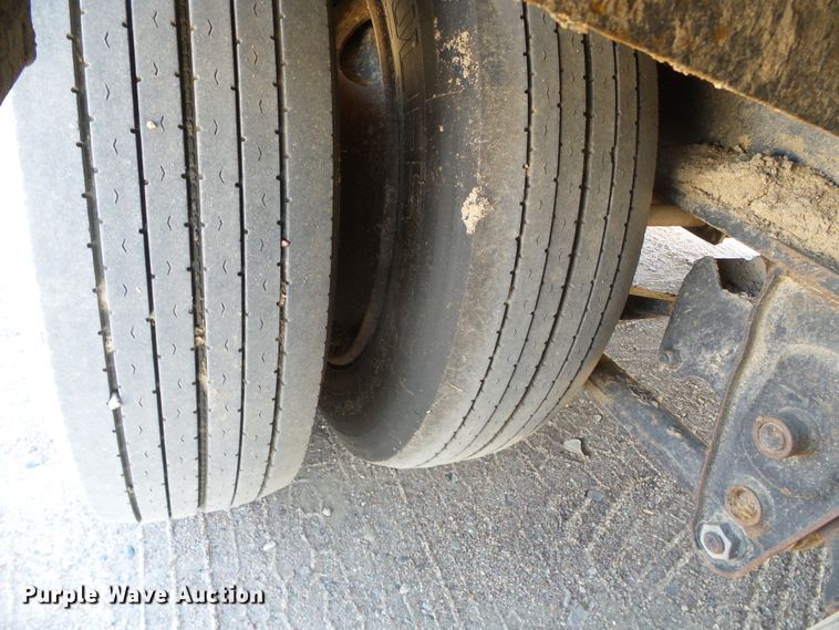 image for item DG0308 2001 Fontaine FLT735 drop deck equipment trailer