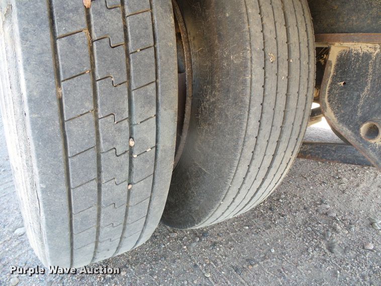 image for item DG0308 2001 Fontaine FLT735 drop deck equipment trailer