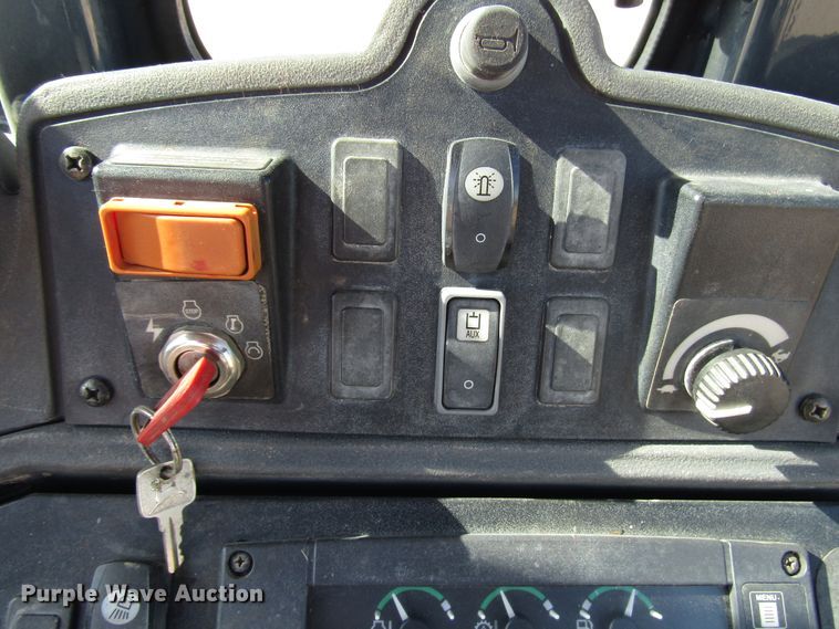 image for item DG0315 2010 John Deere 310J backhoe