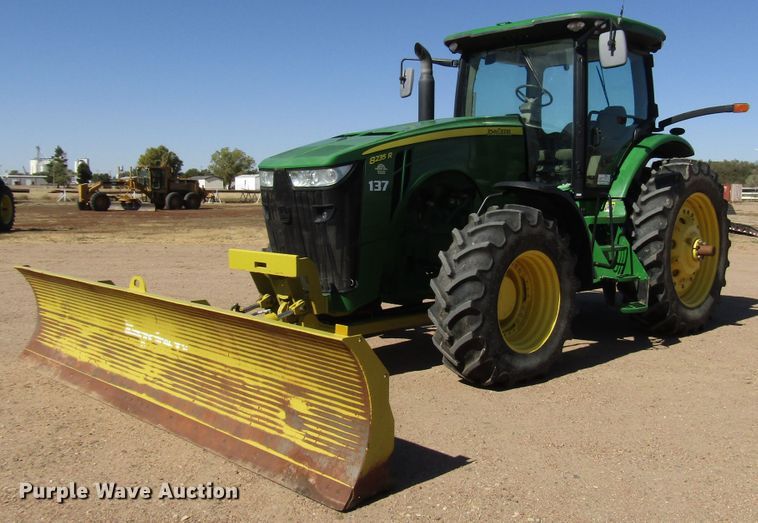 image for item DG0317 2014 John Deere 8235R MFWD tractor
