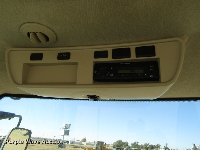 image for item DG0317 2014 John Deere 8235R MFWD tractor