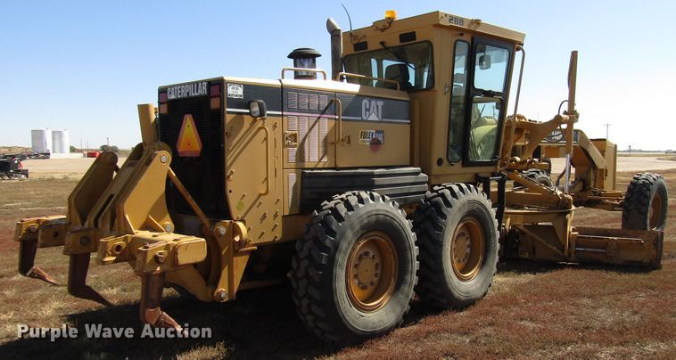 image for item DG0320 2002 Caterpillar 140H motor grader