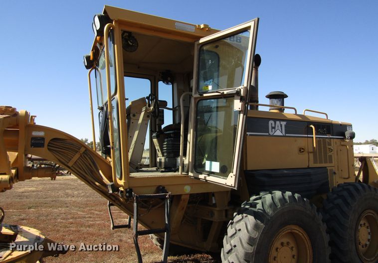 image for item DG0320 2002 Caterpillar 140H motor grader