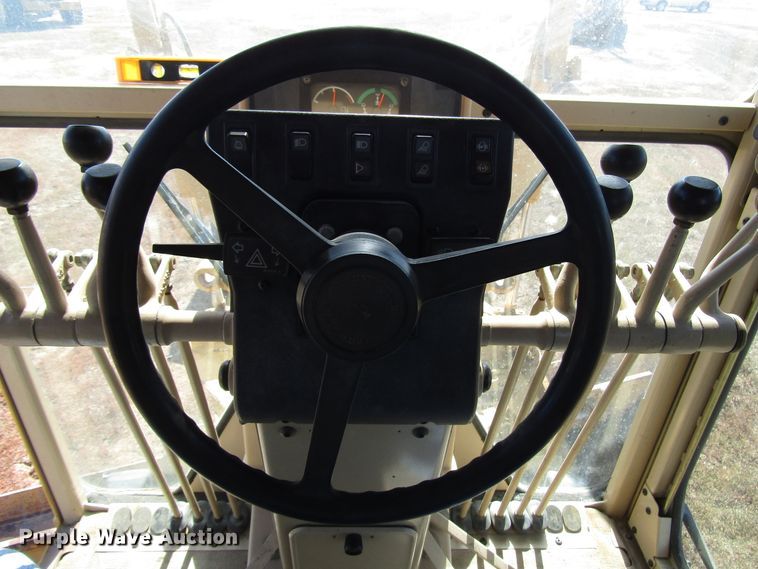 image for item DG0320 2002 Caterpillar 140H motor grader