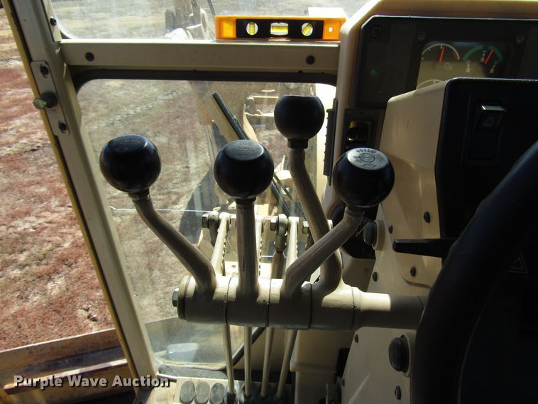 image for item DG0320 2002 Caterpillar 140H motor grader