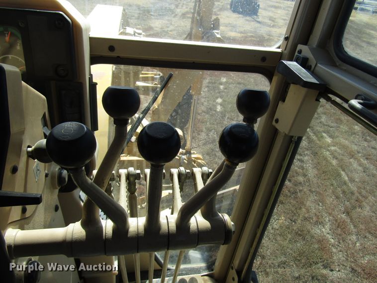 image for item DG0320 2002 Caterpillar 140H motor grader