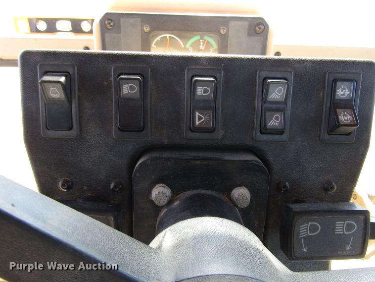 image for item DG0320 2002 Caterpillar 140H motor grader