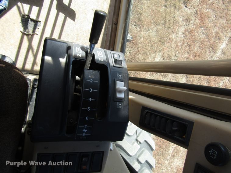 image for item DG0320 2002 Caterpillar 140H motor grader