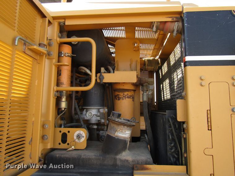 image for item DG0320 2002 Caterpillar 140H motor grader