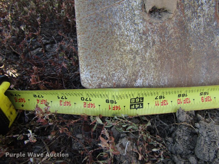 image for item DG0320 2002 Caterpillar 140H motor grader