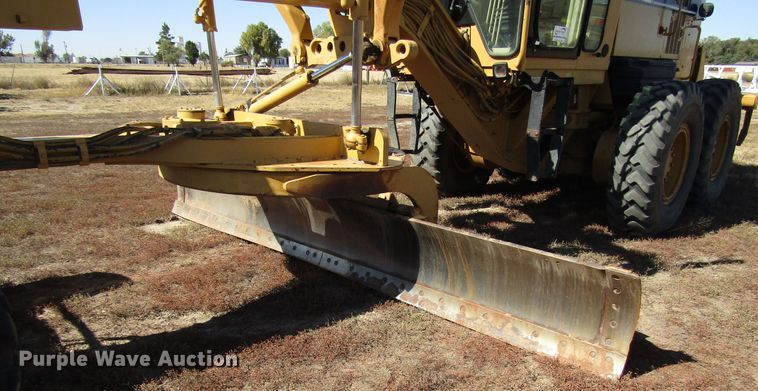 image for item DG0320 2002 Caterpillar 140H motor grader