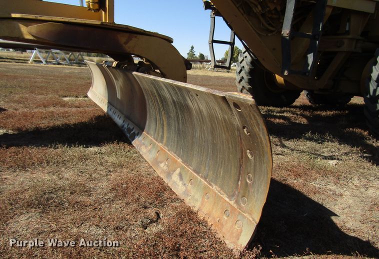 image for item DG0320 2002 Caterpillar 140H motor grader