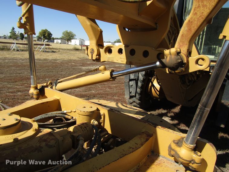 image for item DG0320 2002 Caterpillar 140H motor grader