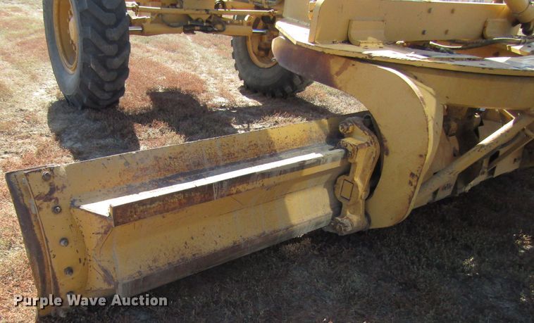 image for item DG0320 2002 Caterpillar 140H motor grader