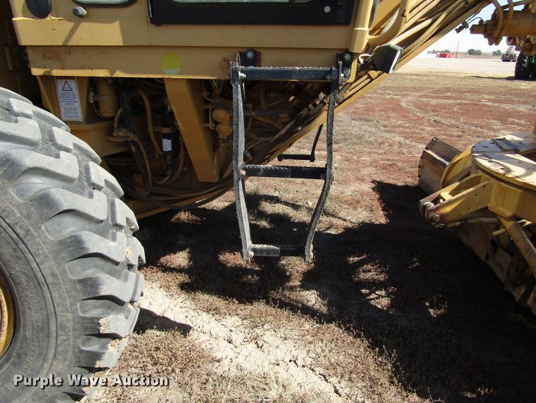 image for item DG0320 2002 Caterpillar 140H motor grader