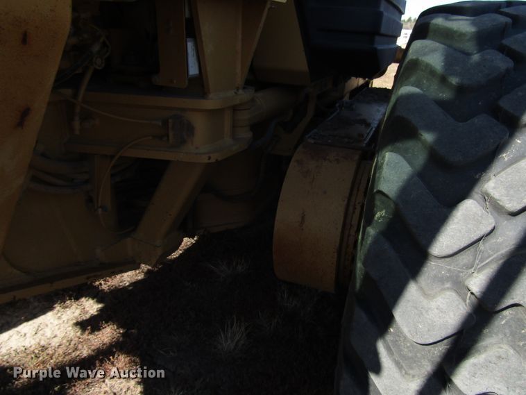 image for item DG0320 2002 Caterpillar 140H motor grader