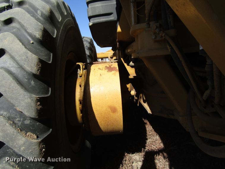 image for item DG0320 2002 Caterpillar 140H motor grader