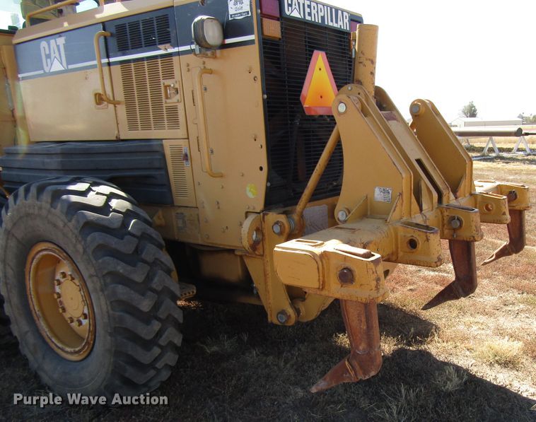 image for item DG0320 2002 Caterpillar 140H motor grader