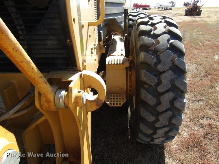 image for item DG0320 2002 Caterpillar 140H motor grader