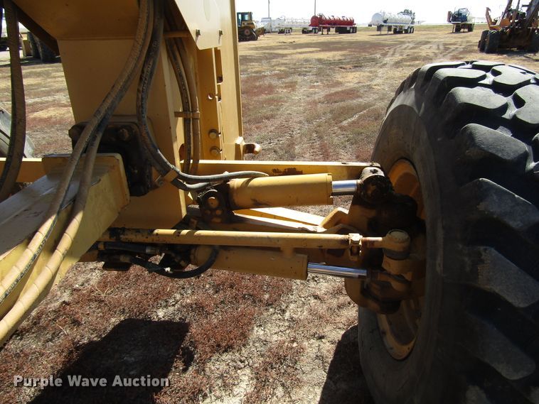 image for item DG0320 2002 Caterpillar 140H motor grader