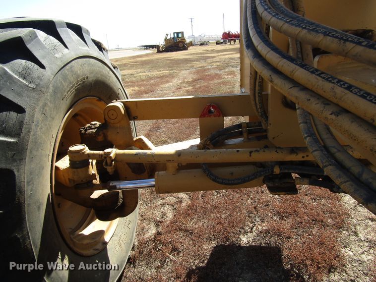 image for item DG0320 2002 Caterpillar 140H motor grader