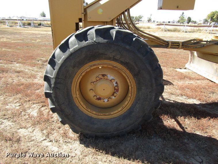 image for item DG0320 2002 Caterpillar 140H motor grader