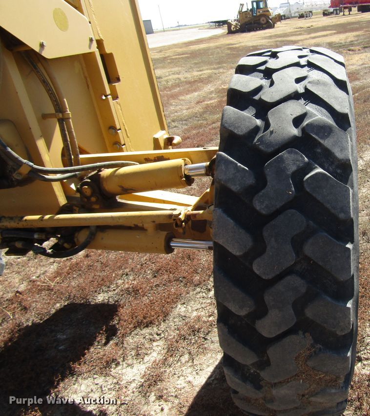 image for item DG0320 2002 Caterpillar 140H motor grader