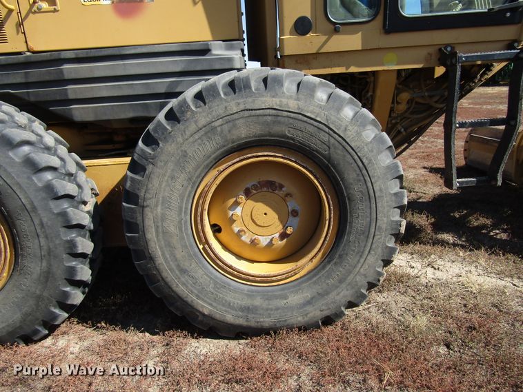 image for item DG0320 2002 Caterpillar 140H motor grader