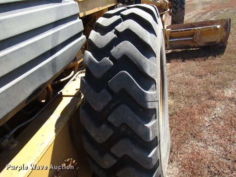 image for item DG0320 2002 Caterpillar 140H motor grader