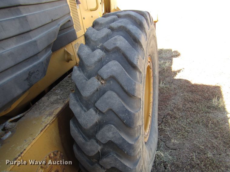 image for item DG0320 2002 Caterpillar 140H motor grader