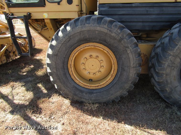 image for item DG0320 2002 Caterpillar 140H motor grader