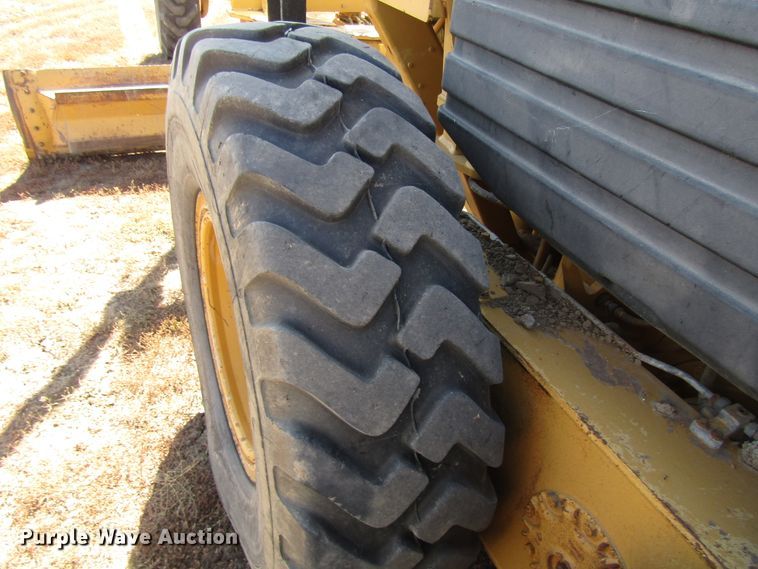 image for item DG0320 2002 Caterpillar 140H motor grader