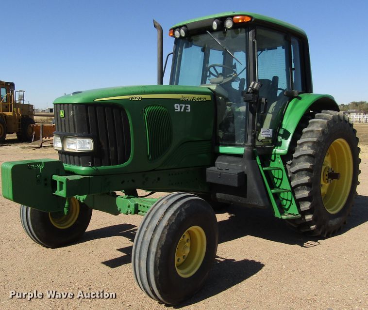 image for item DG0323 2004 John Deere 7320 tractor