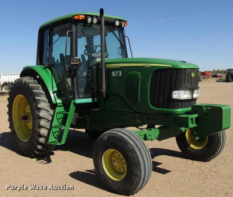 image for item DG0323 2004 John Deere 7320 tractor