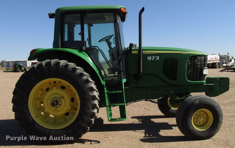 image for item DG0323 2004 John Deere 7320 tractor