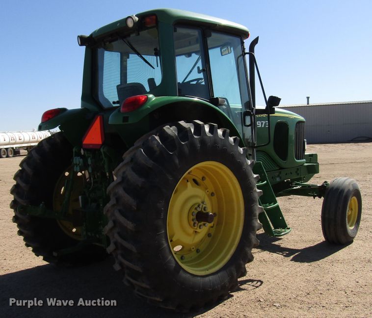 image for item DG0323 2004 John Deere 7320 tractor