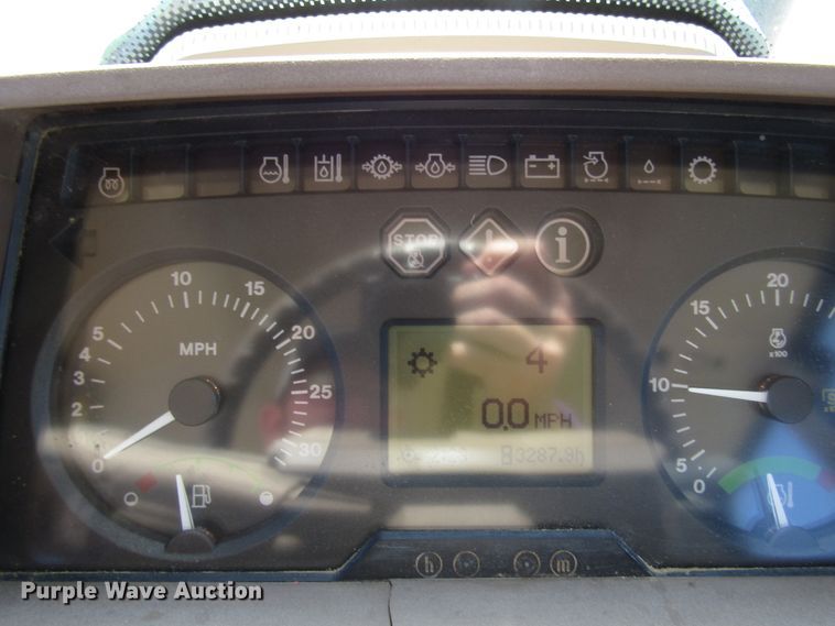 image for item DG0323 2004 John Deere 7320 tractor