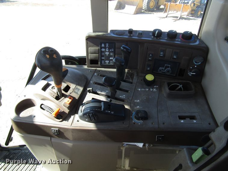 image for item DG0323 2004 John Deere 7320 tractor