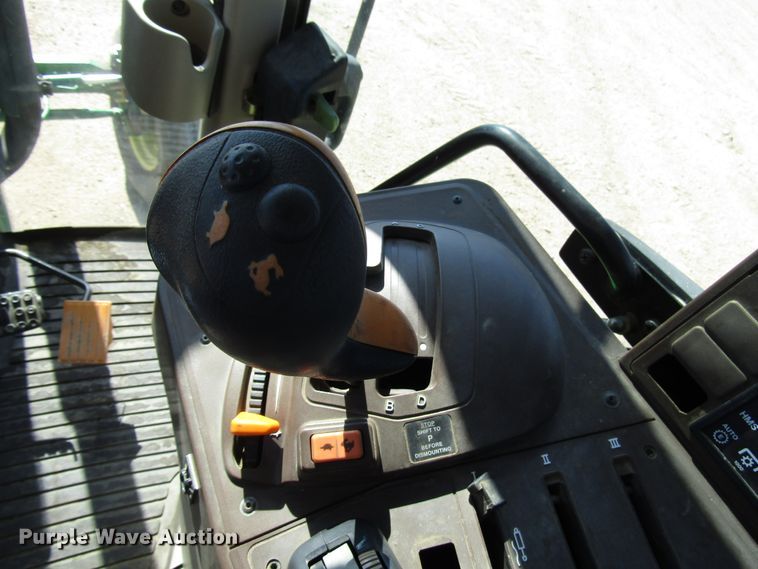 image for item DG0323 2004 John Deere 7320 tractor