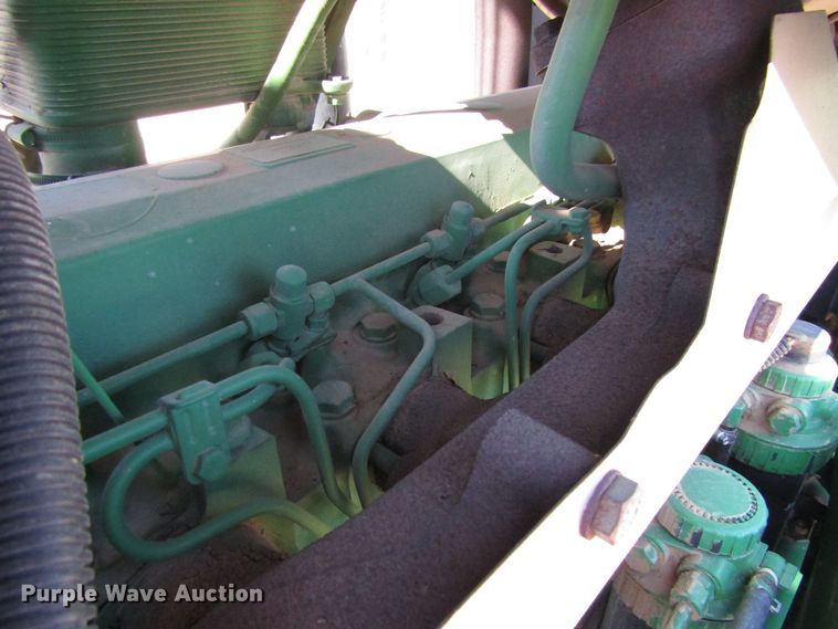 image for item DG0323 2004 John Deere 7320 tractor