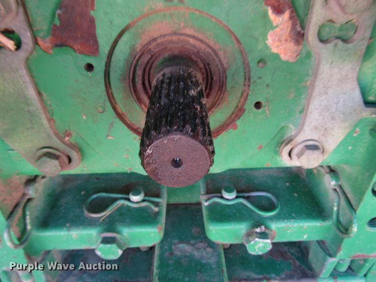 image for item DG0323 2004 John Deere 7320 tractor