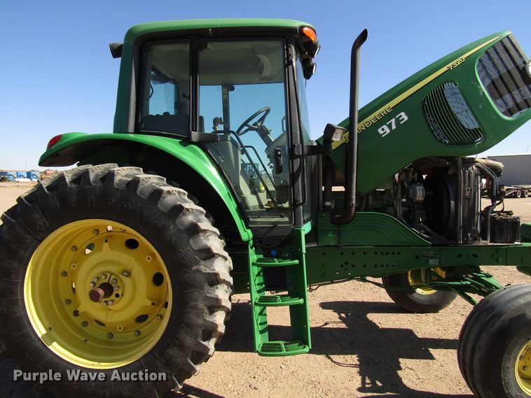 image for item DG0323 2004 John Deere 7320 tractor