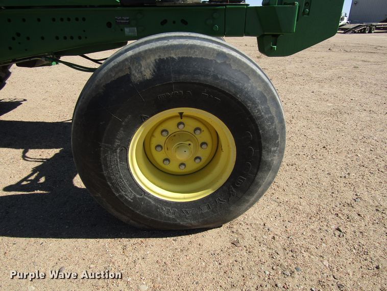image for item DG0323 2004 John Deere 7320 tractor