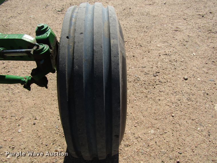 image for item DG0323 2004 John Deere 7320 tractor