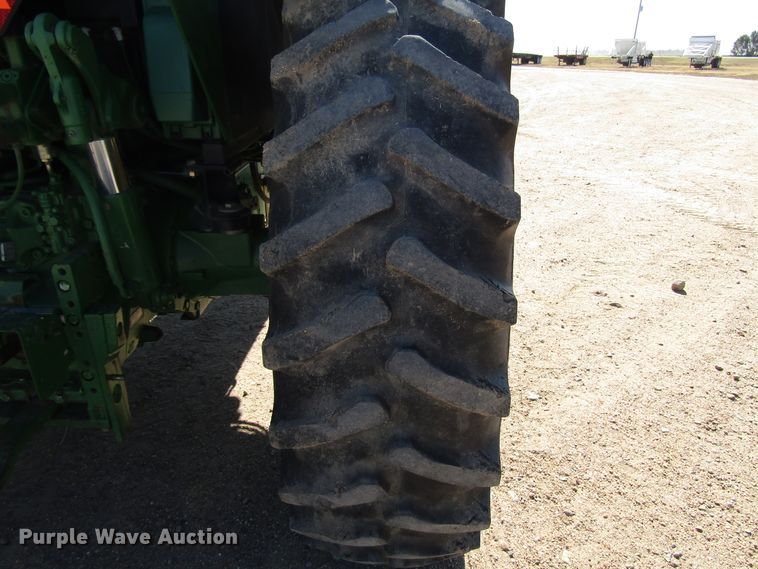 image for item DG0323 2004 John Deere 7320 tractor