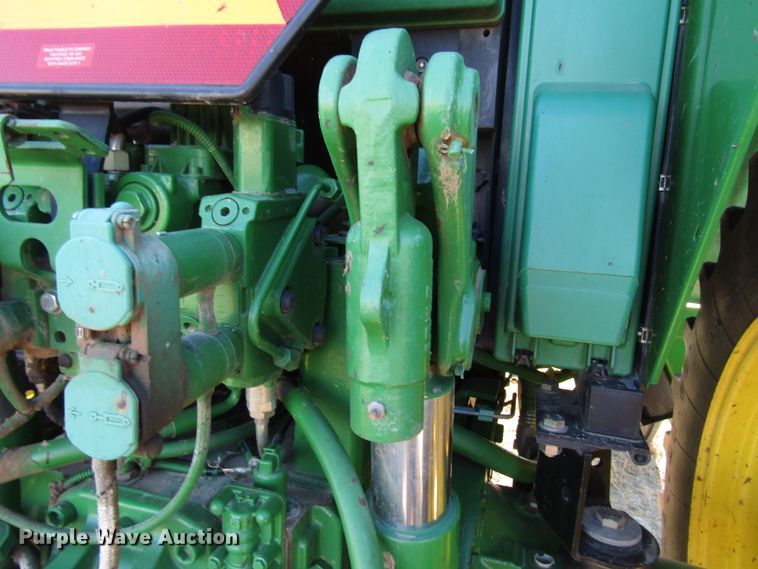 image for item DG0323 2004 John Deere 7320 tractor