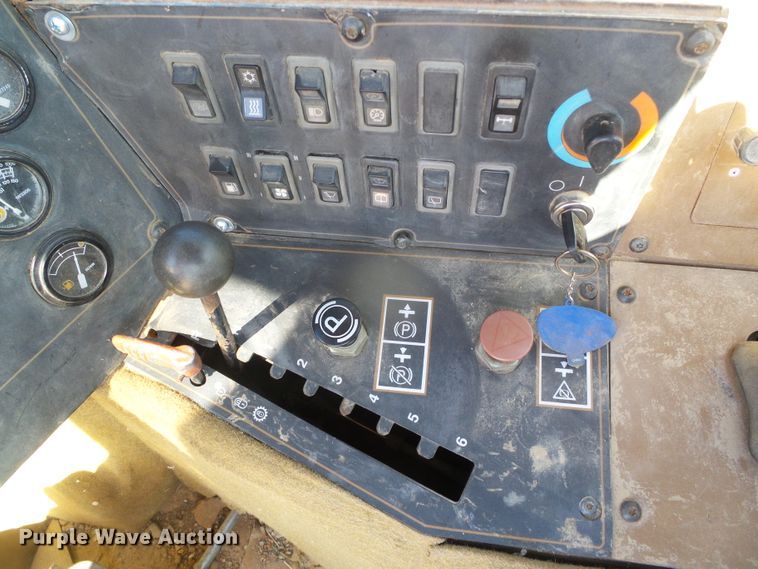 image for item DG0326 1995 Caterpillar 615C elevating scraper